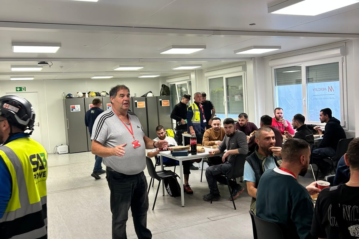 Site-wide safety briefing on an SA3 Power project