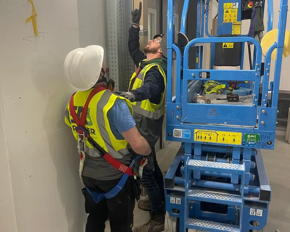 SA3 Power engineers planning a site installation