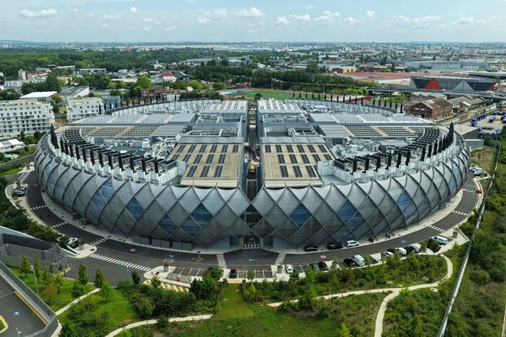 Paris data centre rooftop and façade from above