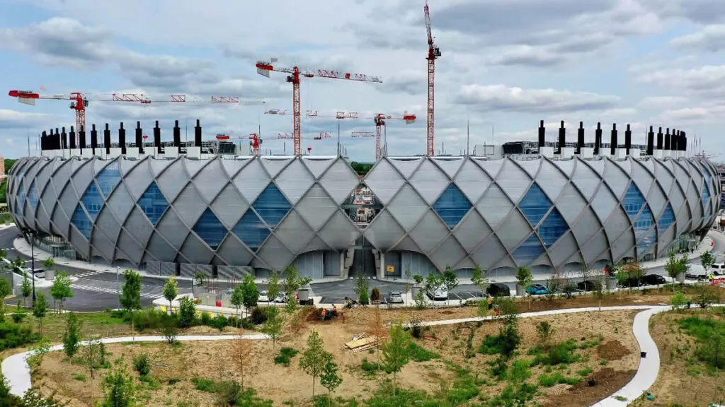 Paris data centre under construction with tower cranes