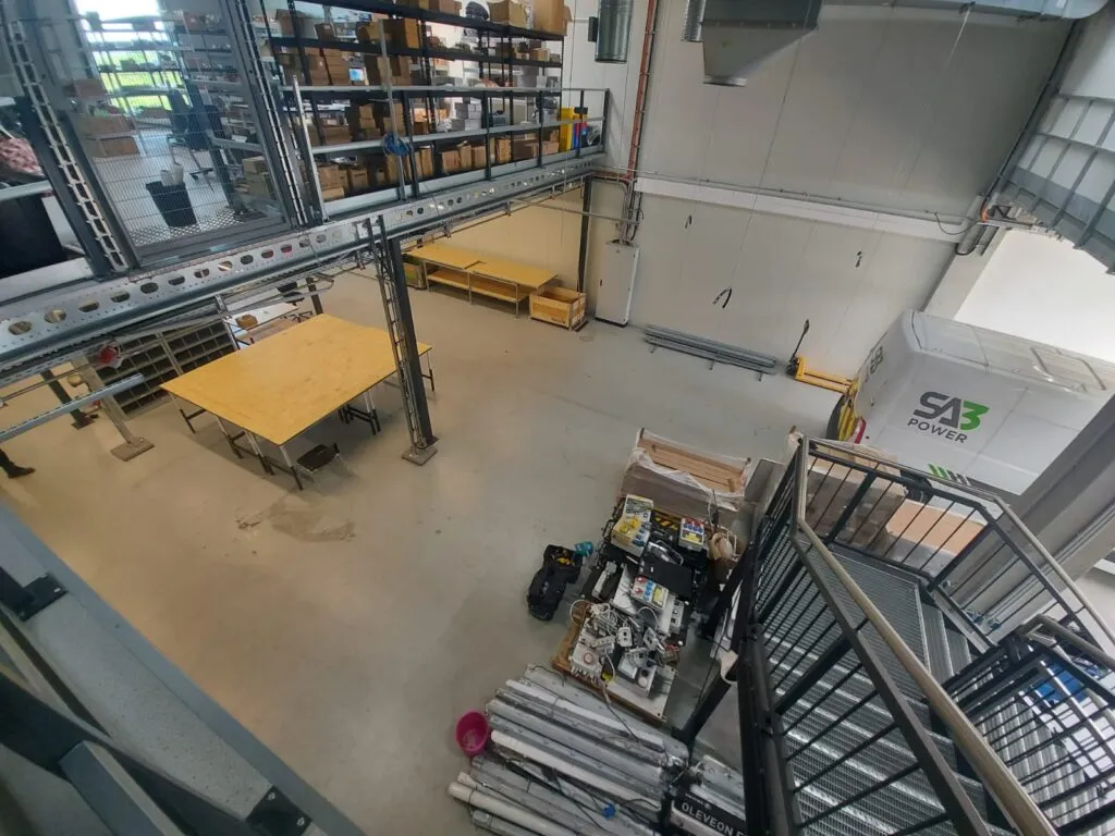 Workshop floor and mezzanine storage at the SA3 Power Frankfurt facility