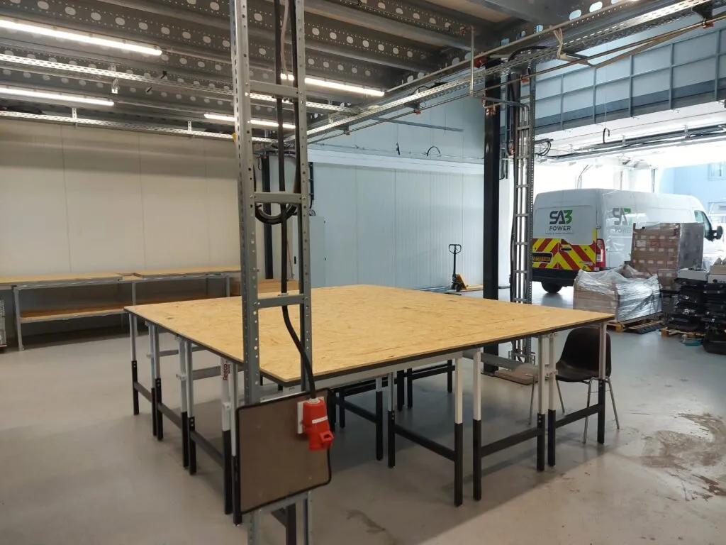 Workbenches for prefabricated electrical assemblies at the SA3 Power Frankfurt facility