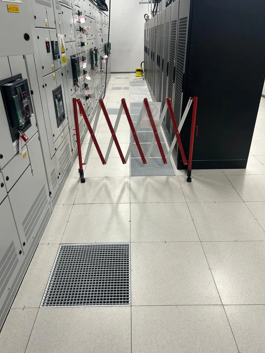 Temporary barrier segregating a live switch room on a data centre project