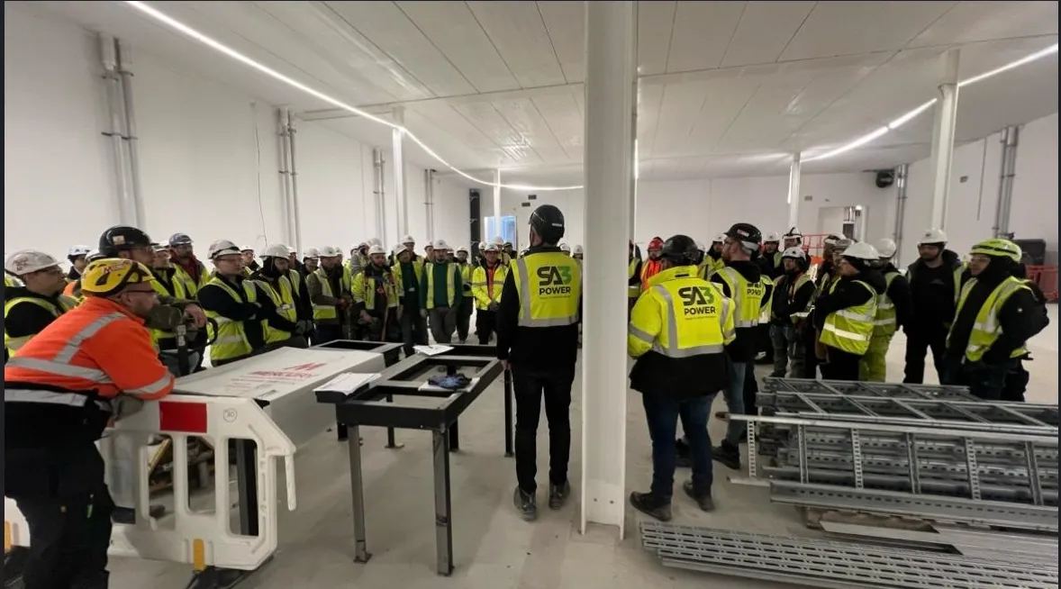 Toolbox talk with SA3 Power operatives
